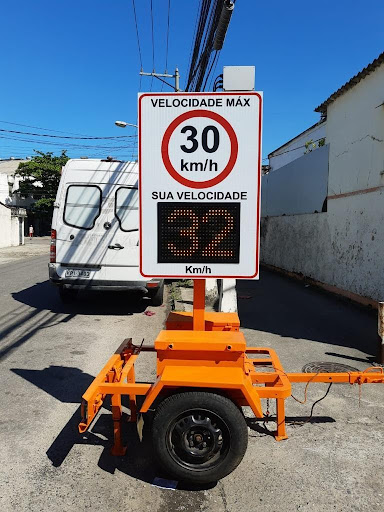 lombada eletronica movel marcando 32 km por hora
